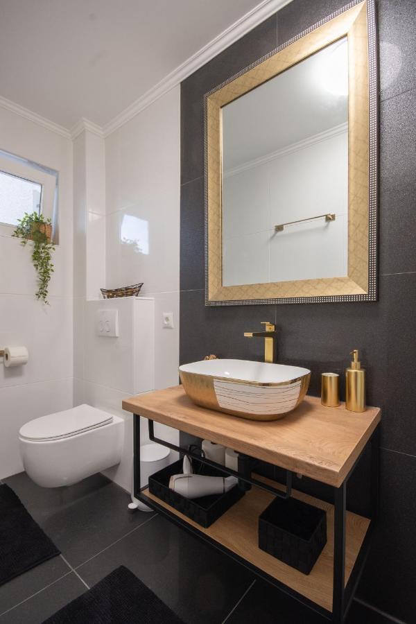 Wellness Studio D'Or - Exclusive New Apartment With Whirlpool, Sauna, Sunny Terrace, Private Parking Poreč Exterior foto